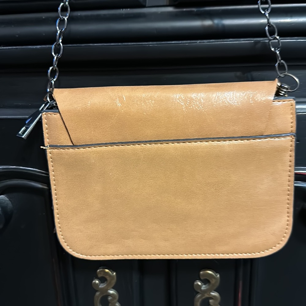 New crossbody purse with metallic design chain strap color of hematite  7”x5.5” - Picture 10 of 10